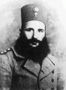 Ο στρατιωτικός ιερεύς Λάμπρος Σταθόπουλος.