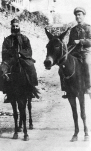 Ο Αρχιμανδρίτης Αντώνιος Σταθακάρος, έφιππος στον Πόλεμο του 1940.