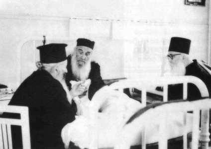 Οι μακαριστοί γέροντες Αμφιλόχιος Μακρής, Φιλόθεος Ζερβάκος και Χαράλαμπος Βασιλόπουλος. Και οι τρεις ανέπτυξαν εθνική δράση.